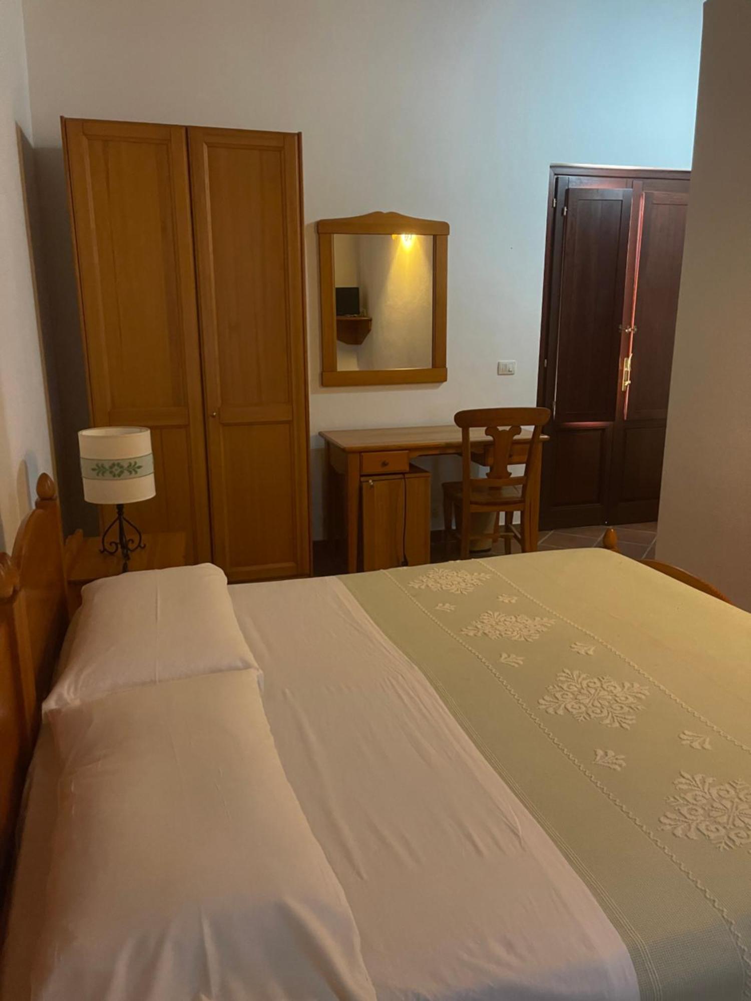 Hotel Su Nuraxi Barùmini Buitenkant foto