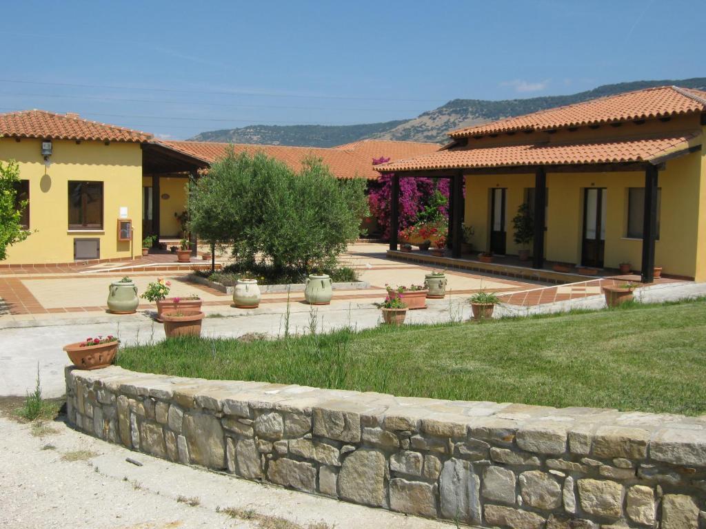 Hotel Su Nuraxi Barùmini Buitenkant foto